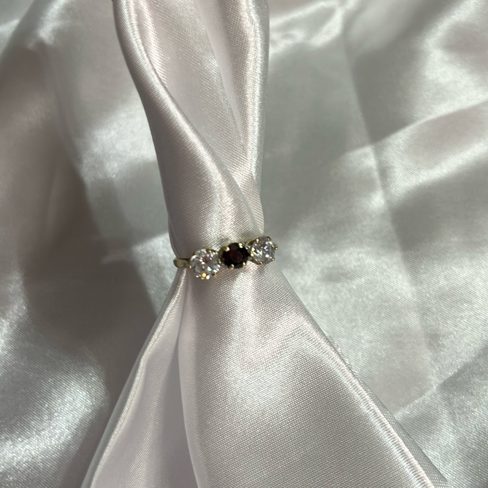9ct Gold Garnet & Cubic Zirconia Ring‎